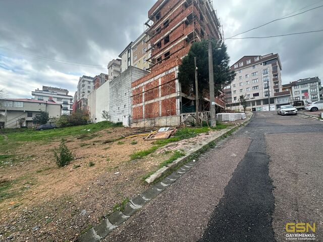 8-GSN GAYRİMENKULDEN MUHAMMER AKSOY DA 300M2 KİRALIK ARSA